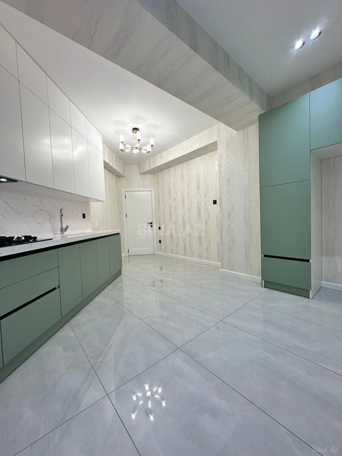 Satılır 3 otaqlı mənzil 107 m²