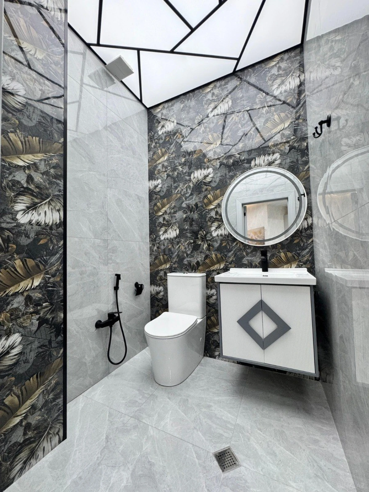 Satılır 3 otaqlı mənzil 107 m²