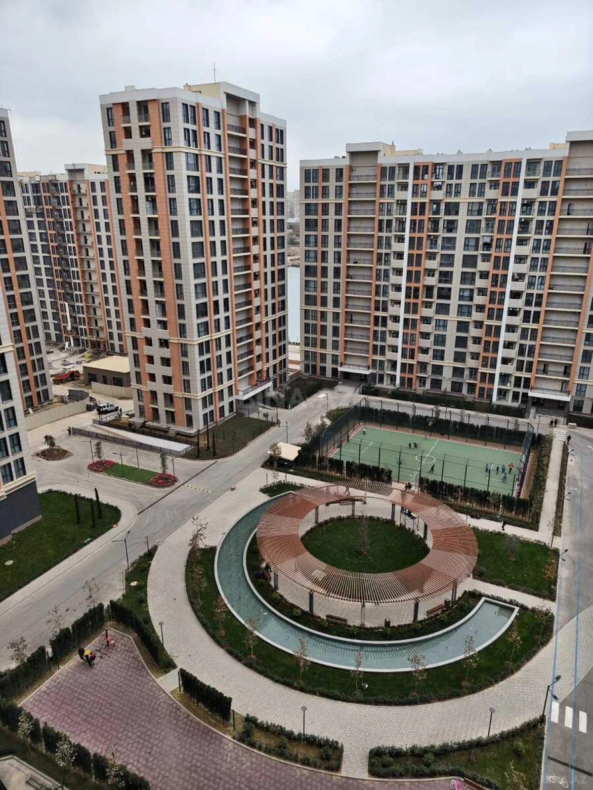 Satılır 2 otaqlı mənzil 73 m²