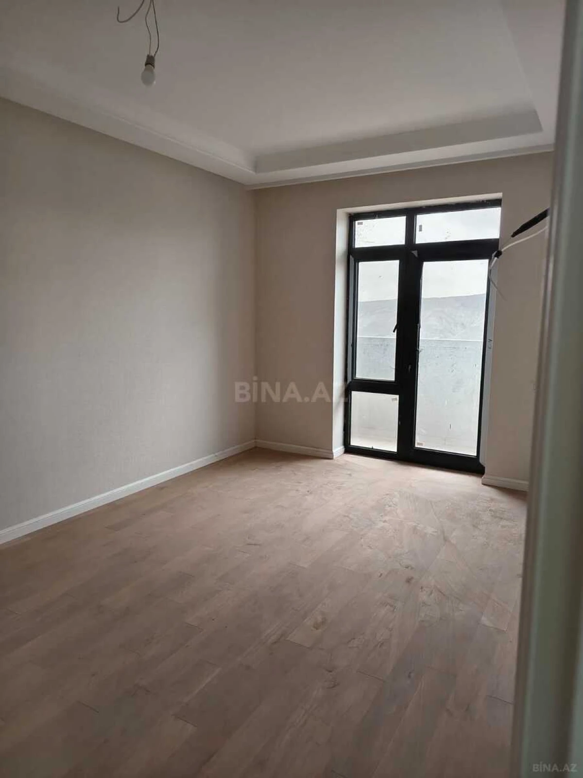 Satılır 2 otaqlı mənzil 73 m²