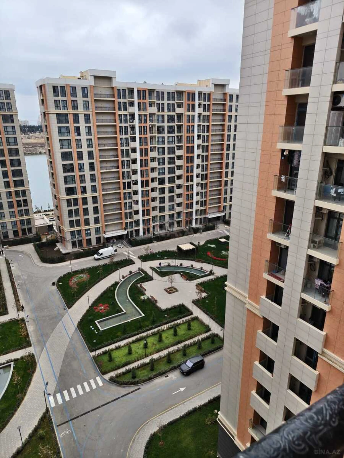 Satılır 2 otaqlı mənzil 73 m²
