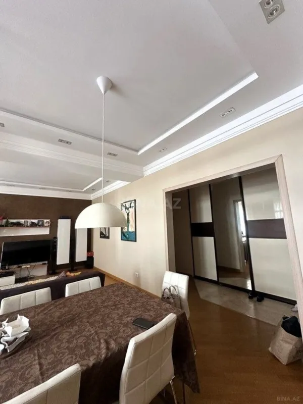 Satılır 4 otaqlı mənzil 170 m²