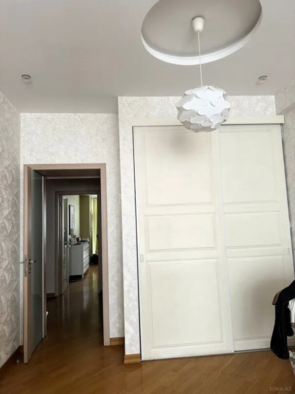Satılır 4 otaqlı mənzil 170 m²