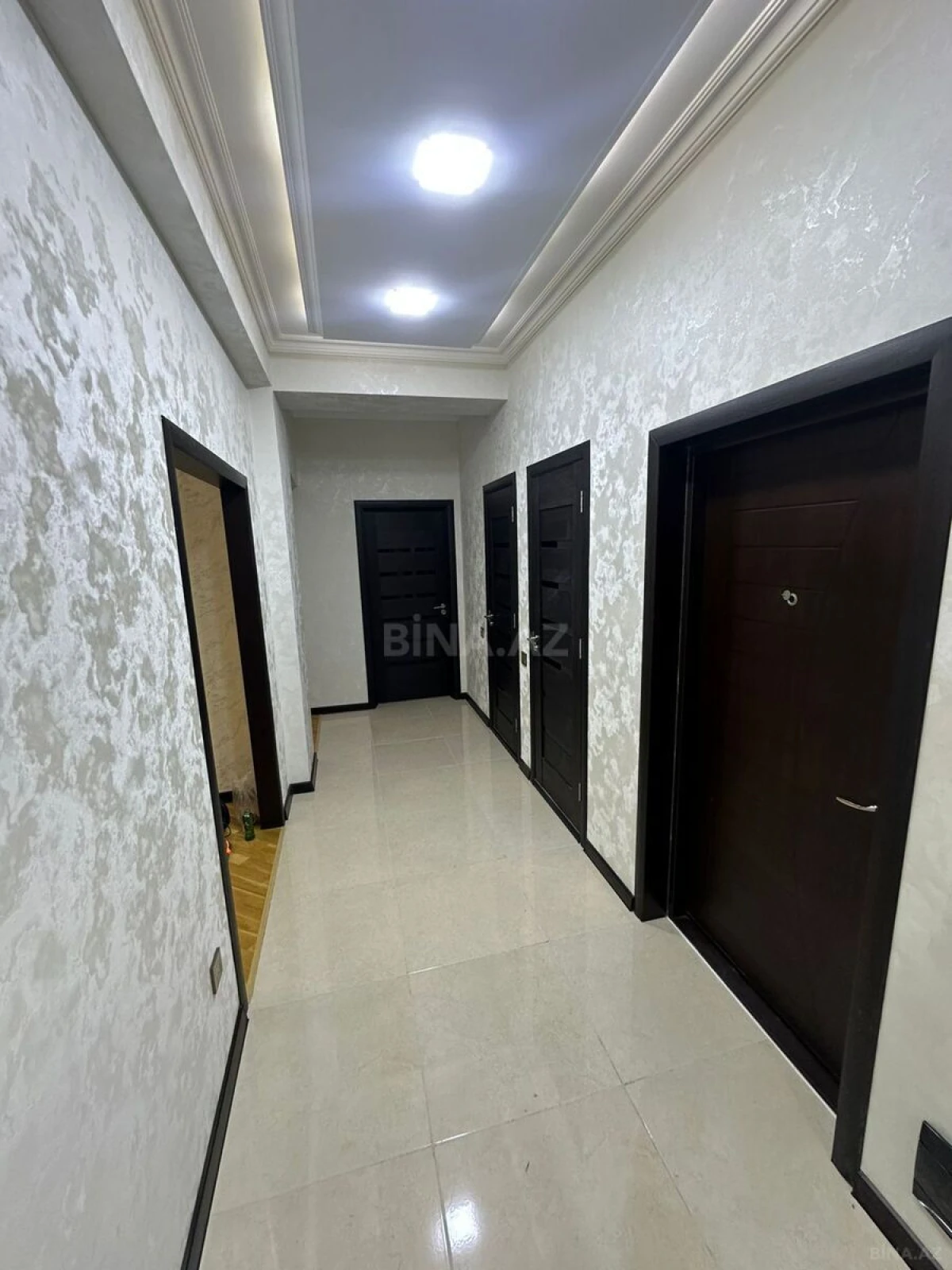Satılır 3 otaqlı mənzil 122 m²