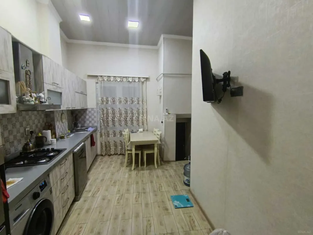 Satılır 4 otaqlı mənzil 140 m²