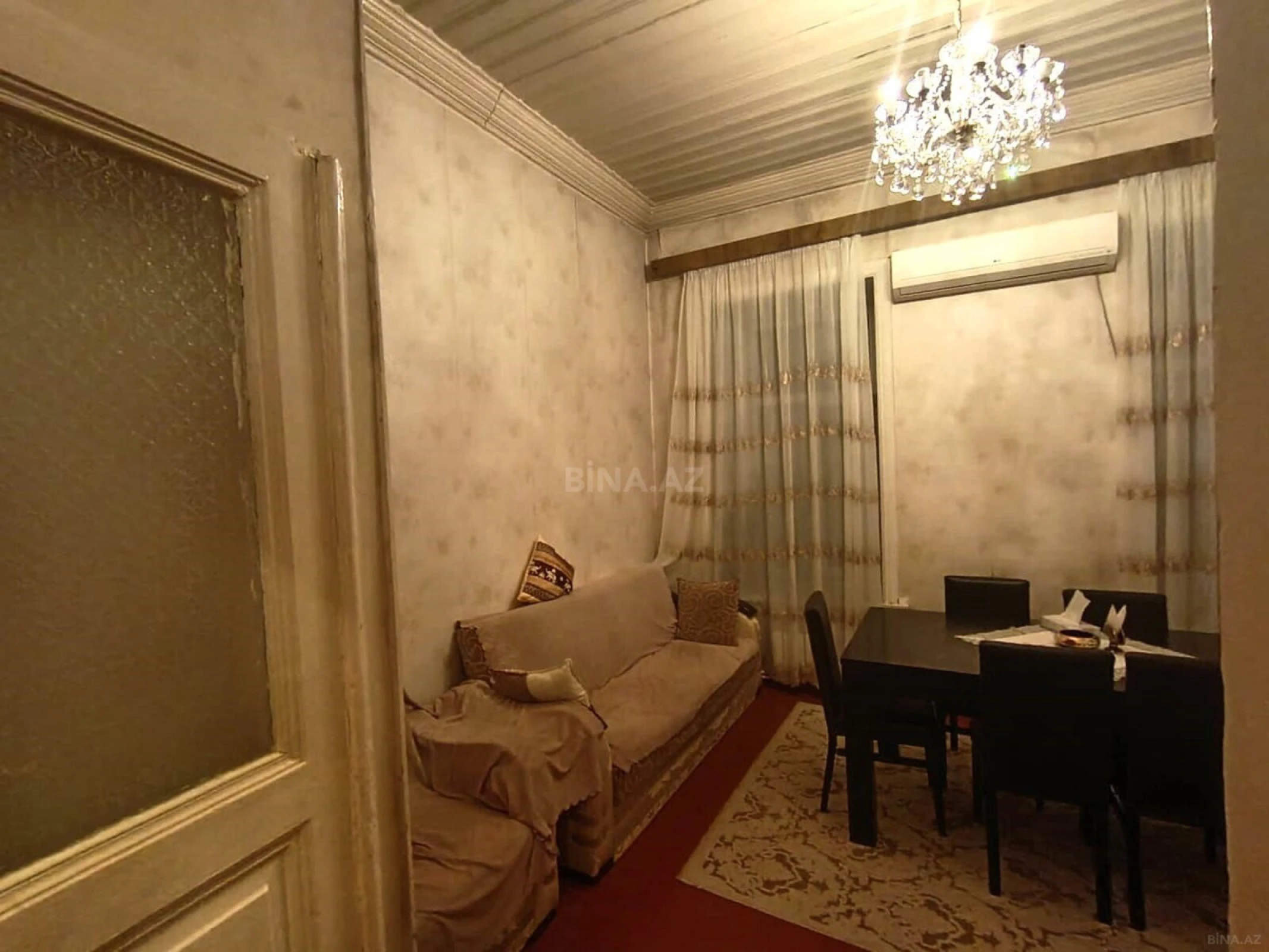 Satılır 4 otaqlı mənzil 140 m²