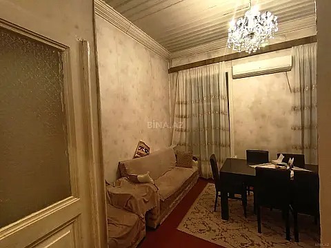 Satılır 4 otaqlı mənzil 140 m²
