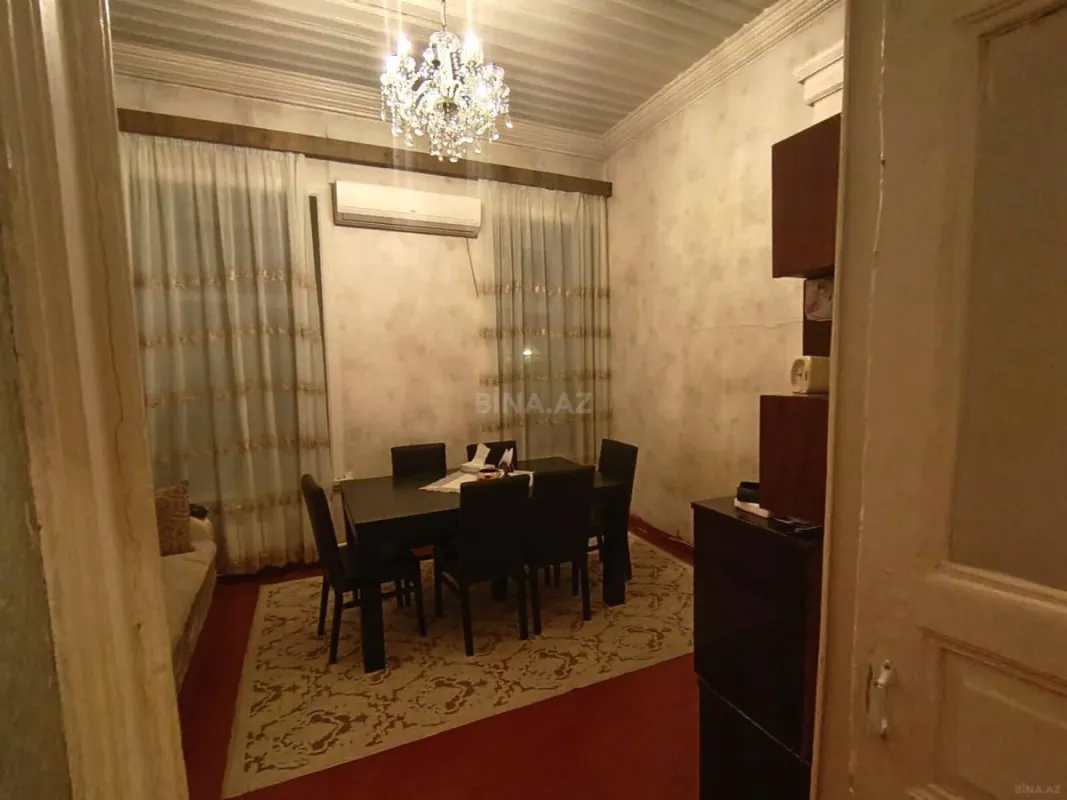 Satılır 4 otaqlı mənzil 140 m²