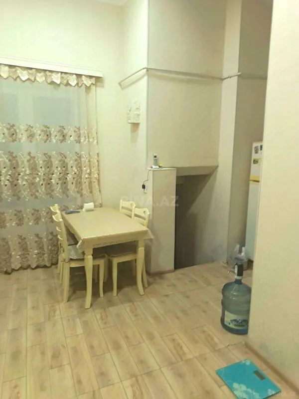 Satılır 4 otaqlı mənzil 140 m²