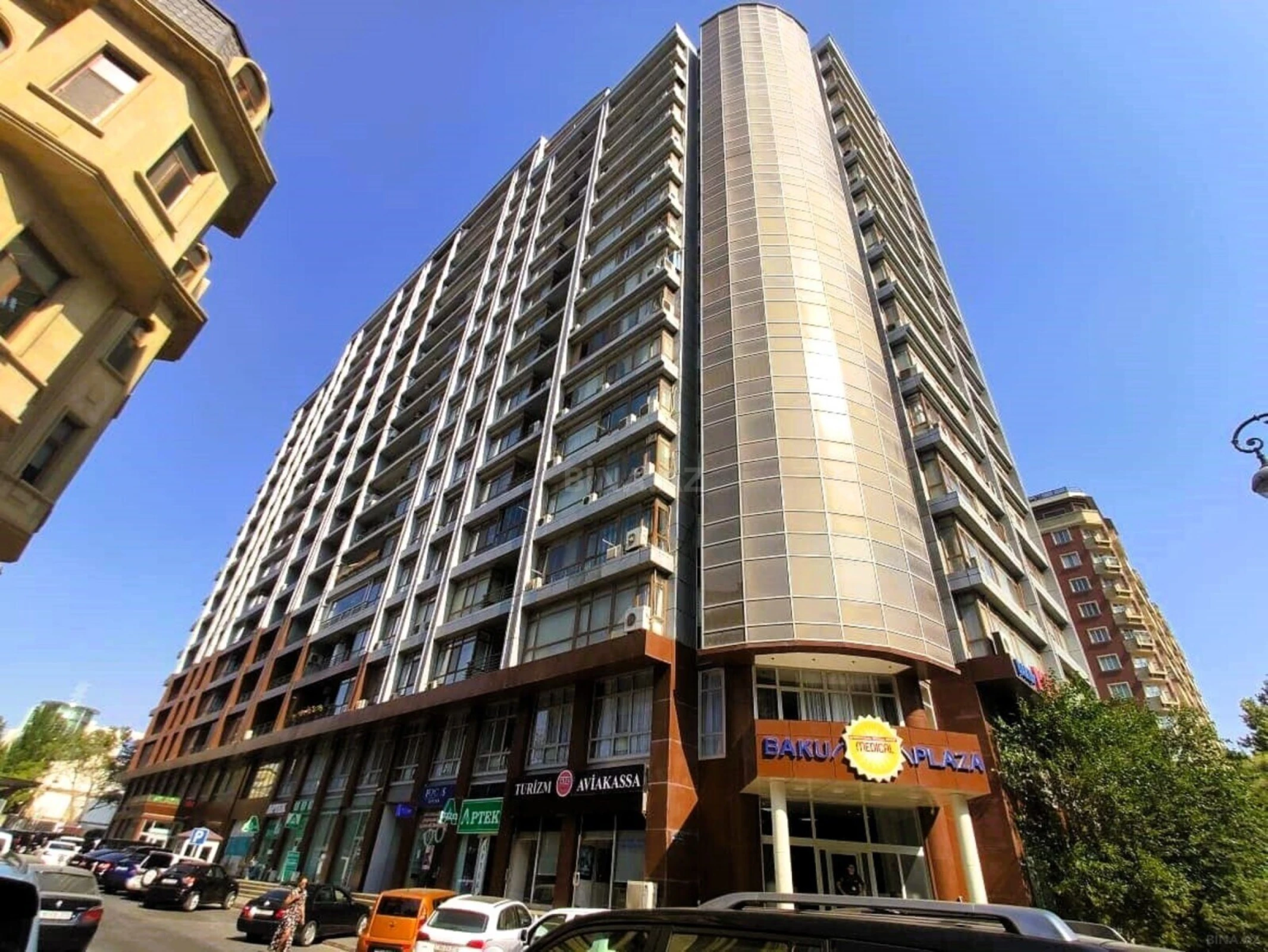Satılır 4 otaqlı mənzil 165 m²