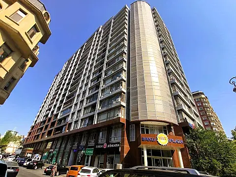 Satılır 4 otaqlı mənzil 165 m² — Bakı 4 otaq 165.00 m²