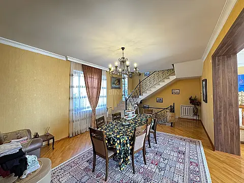 Satılır 7 otaqlı həyət evi 600 m²