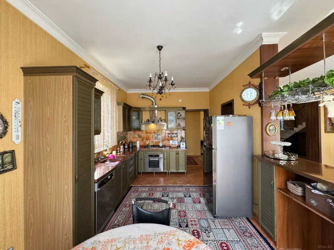 Satılır 7 otaqlı həyət evi 600 m²