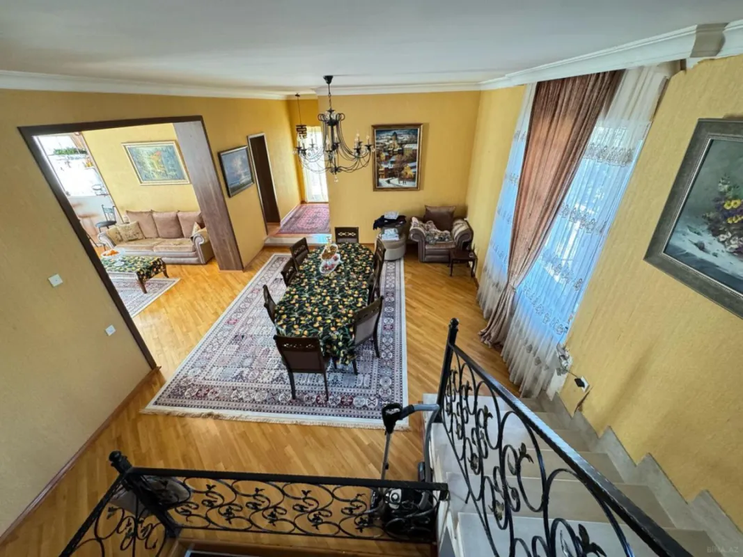 Satılır 7 otaqlı həyət evi 600 m²