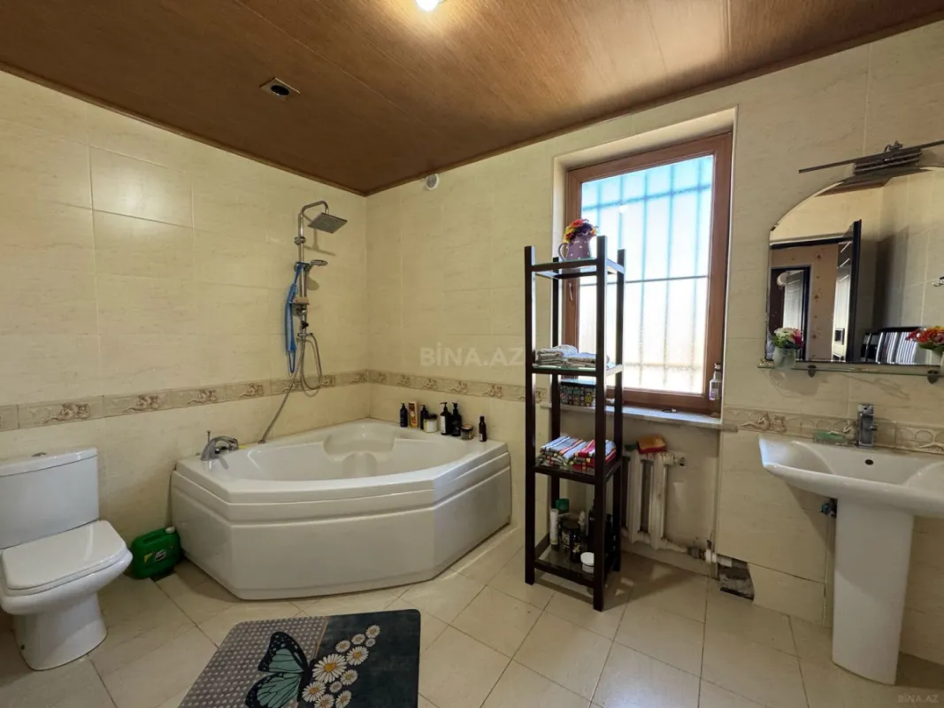 Satılır 7 otaqlı həyət evi 600 m²