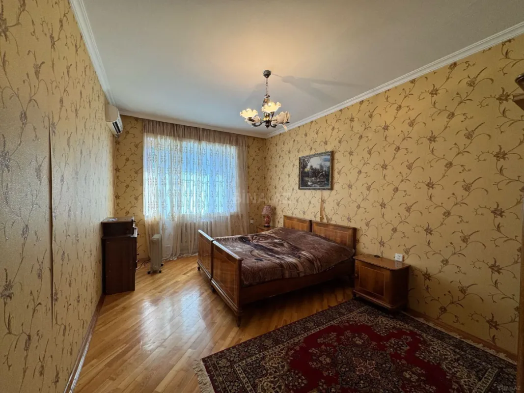 Satılır 7 otaqlı həyət evi 600 m²