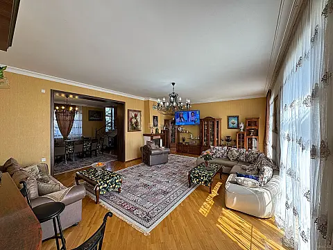 Satılır 7 otaqlı həyət evi 600 m²