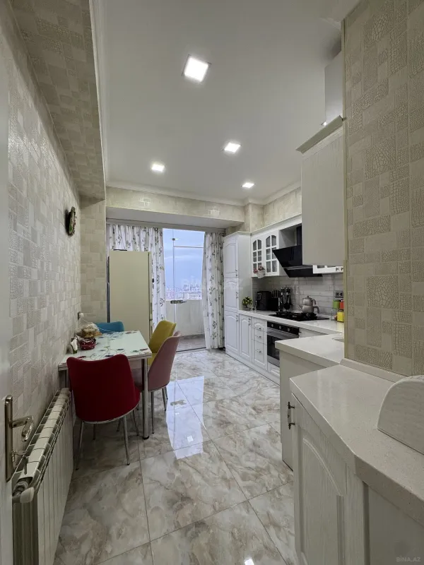 Satılır 2 otaqlı mənzil 92 m²