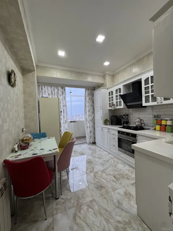 Satılır 2 otaqlı mənzil 92 m²