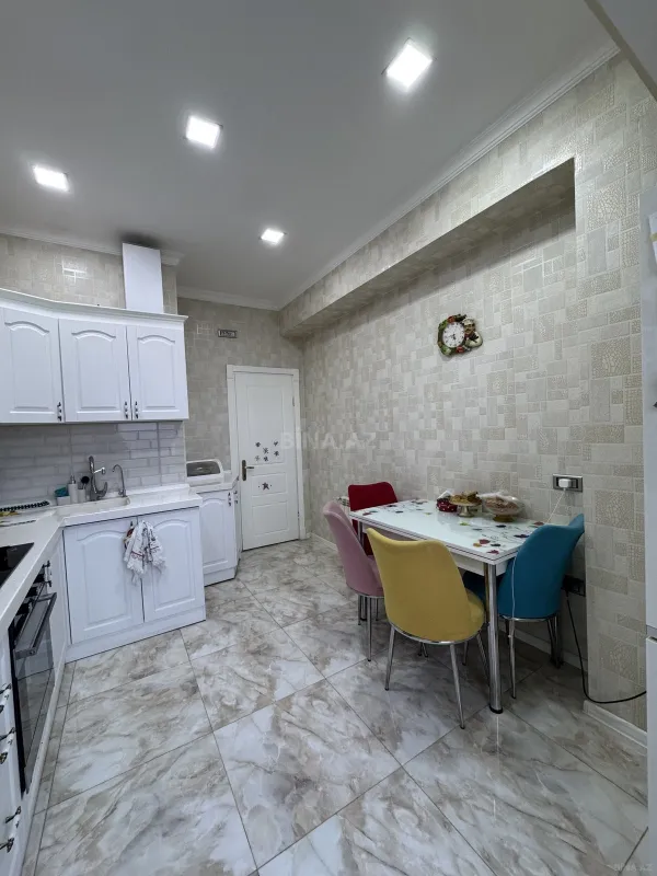 Satılır 2 otaqlı mənzil 92 m²