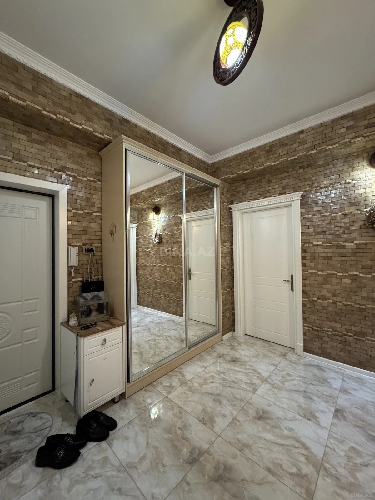 Satılır 2 otaqlı mənzil 92 m²