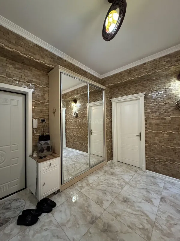 Satılır 2 otaqlı mənzil 92 m²