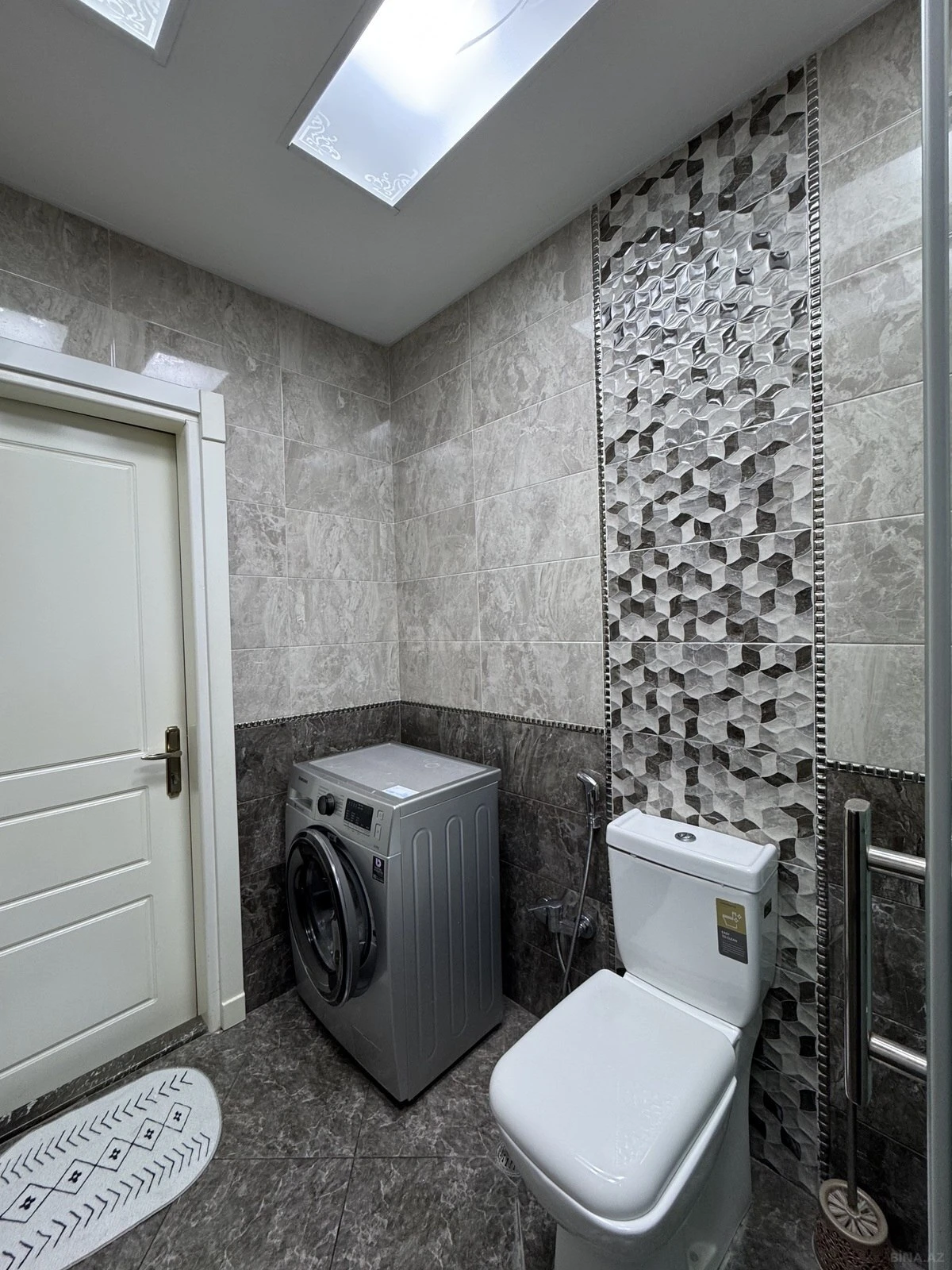 Satılır 2 otaqlı mənzil 92 m²