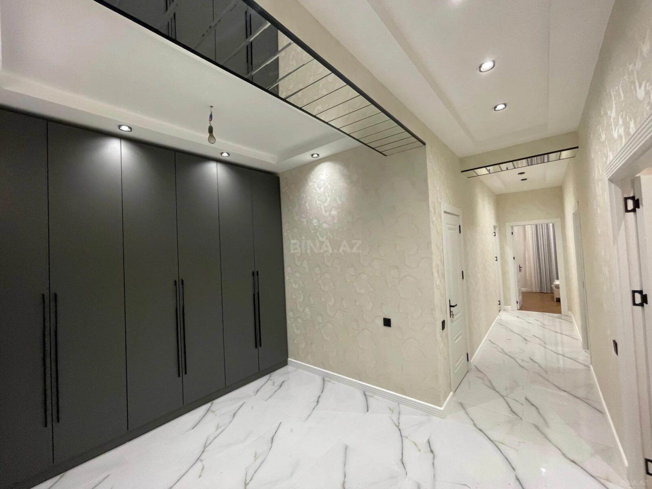 Satılır 4 otaqlı mənzil 150 m²