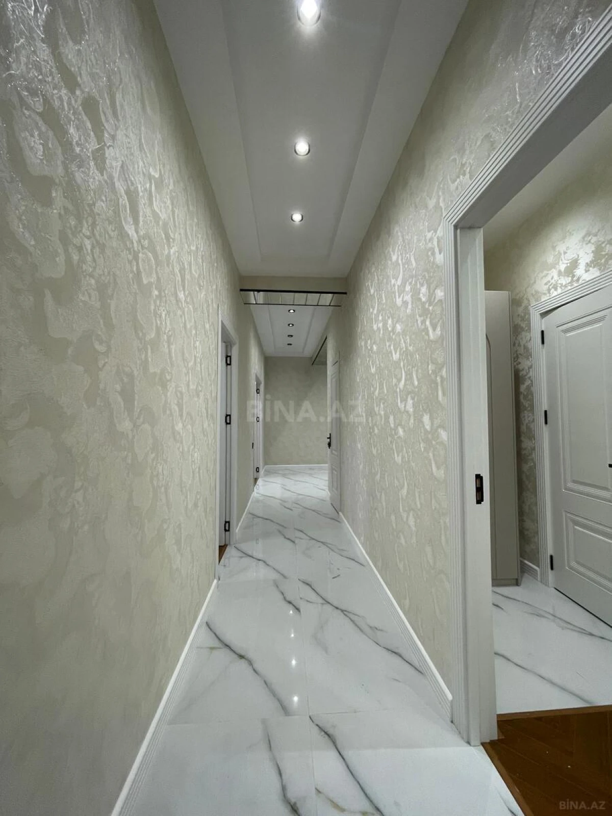 Satılır 4 otaqlı mənzil 150 m²