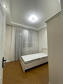Satılır 4 otaqlı mənzil 150 m²