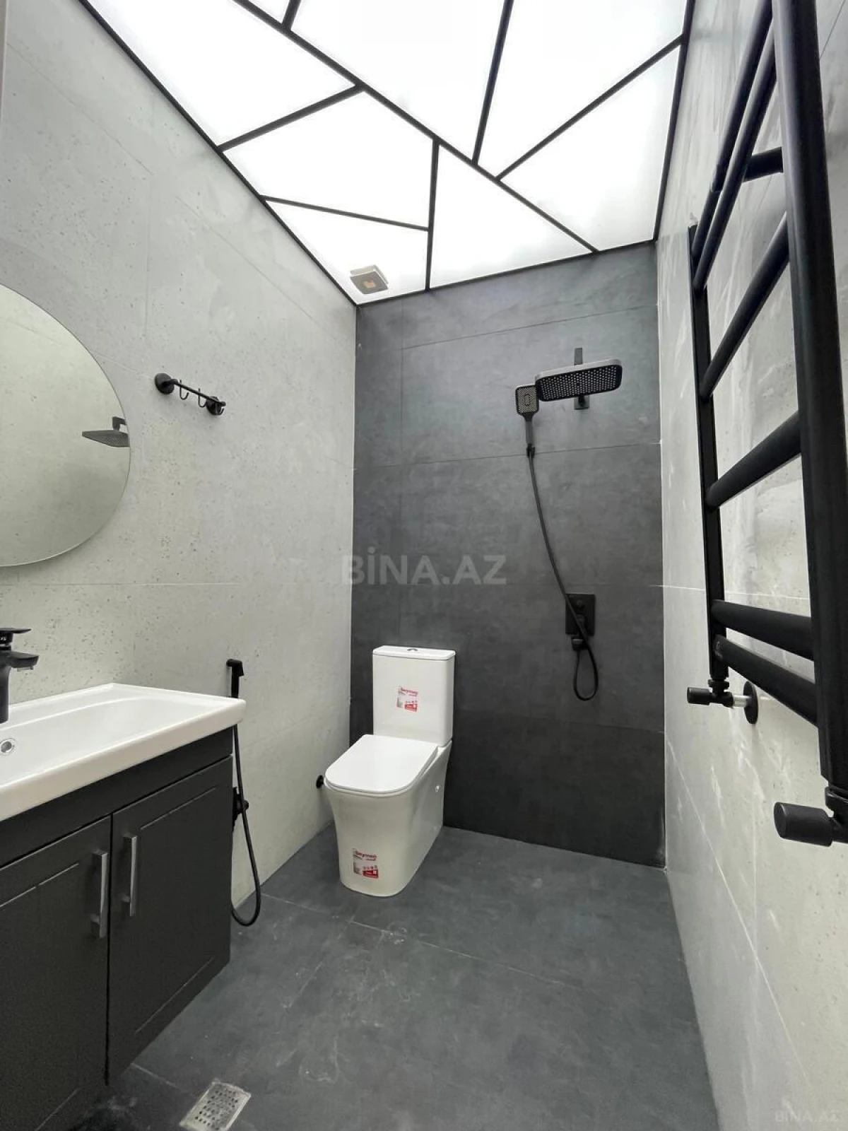 Satılır 4 otaqlı mənzil 150 m²