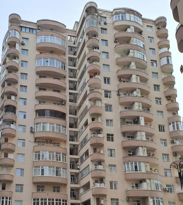 Satılır 3 otaqlı mənzil 150 m²