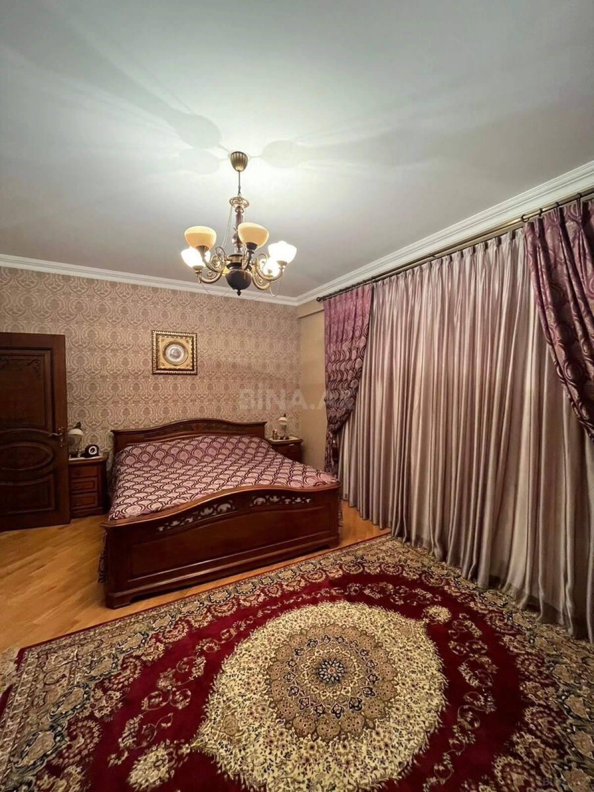 Satılır 4 otaqlı mənzil 215 m²