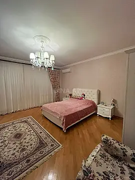 Satılır 4 otaqlı mənzil 215 m²