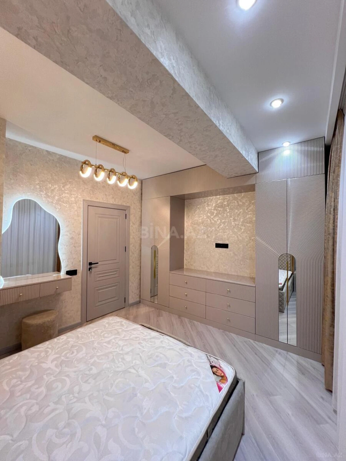 Satılır 3 otaqlı mənzil 88 m²