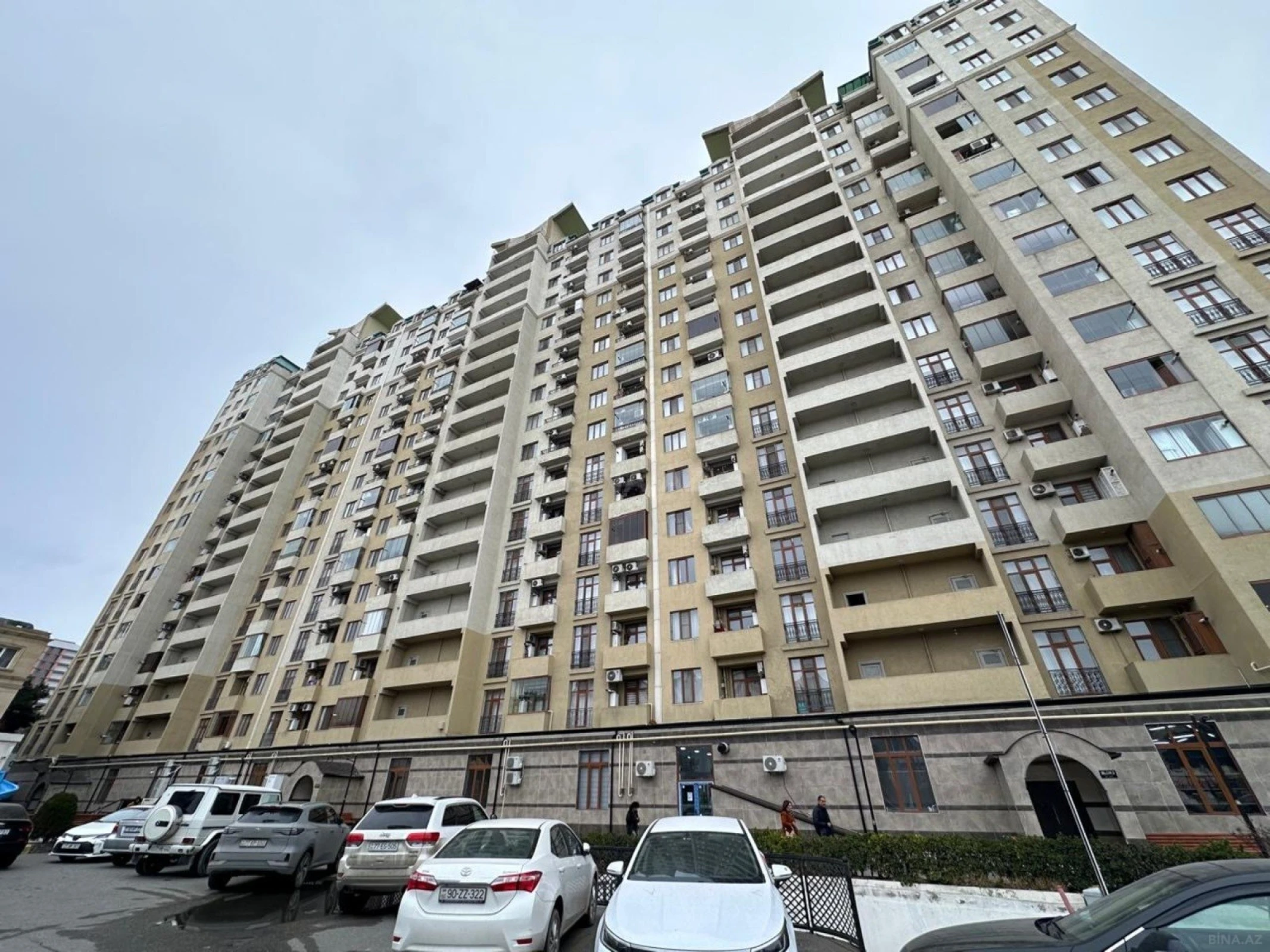 Satılır 3 otaqlı mənzil 106 m²