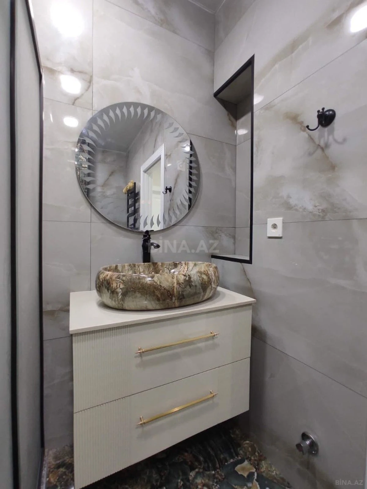 Satılır 2 otaqlı mənzil 85 m²