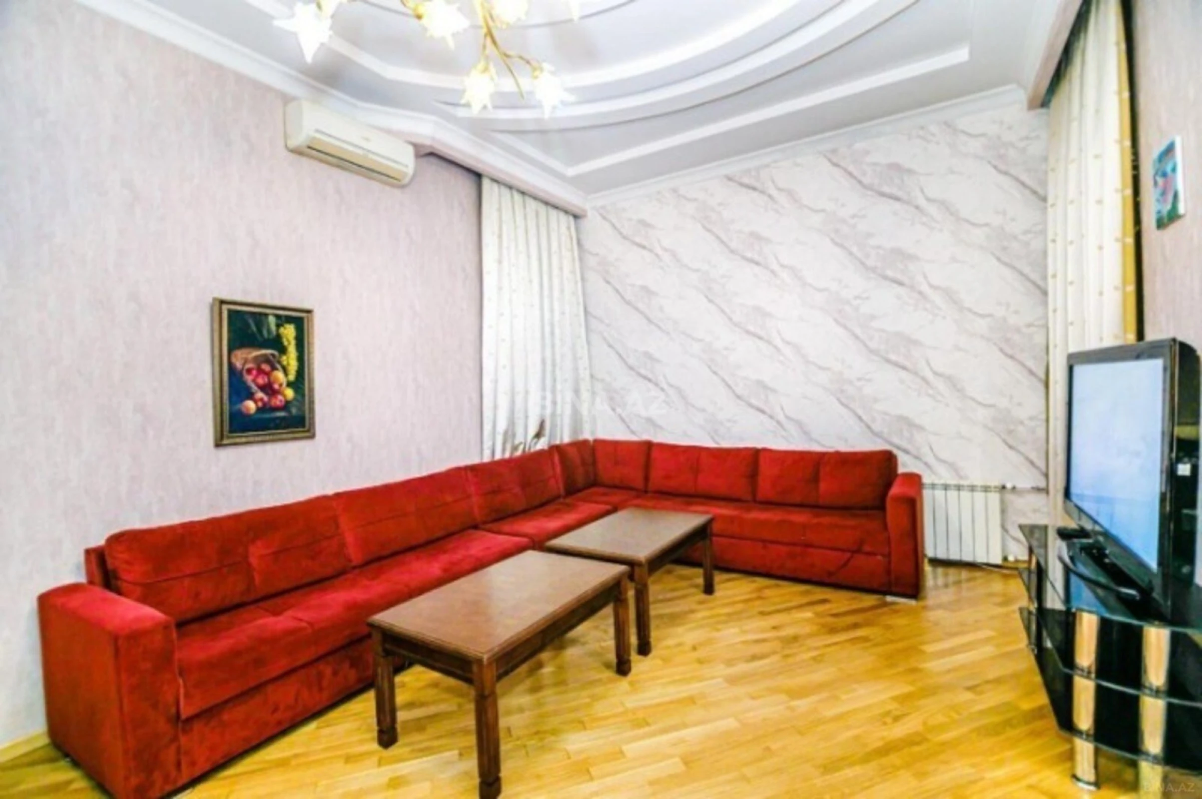 Satılır 5 otaqlı mənzil 360 m²