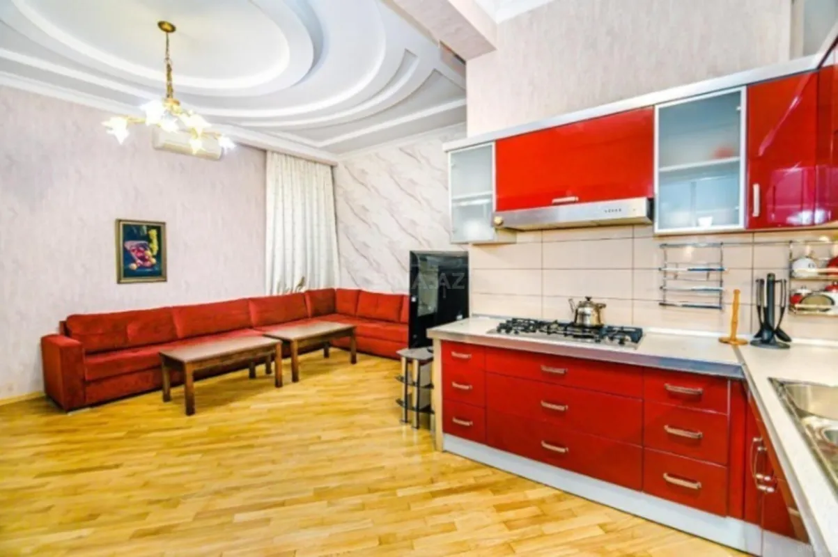 Satılır 5 otaqlı mənzil 360 m²