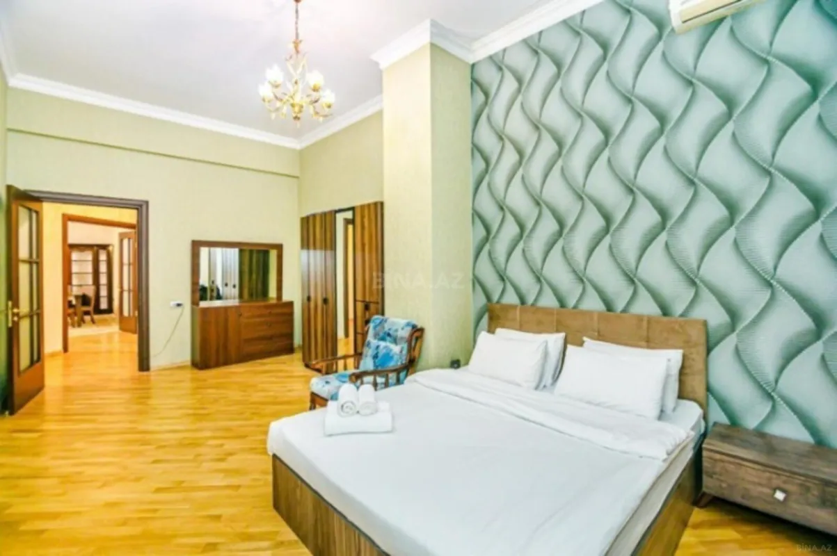 Satılır 5 otaqlı mənzil 360 m²