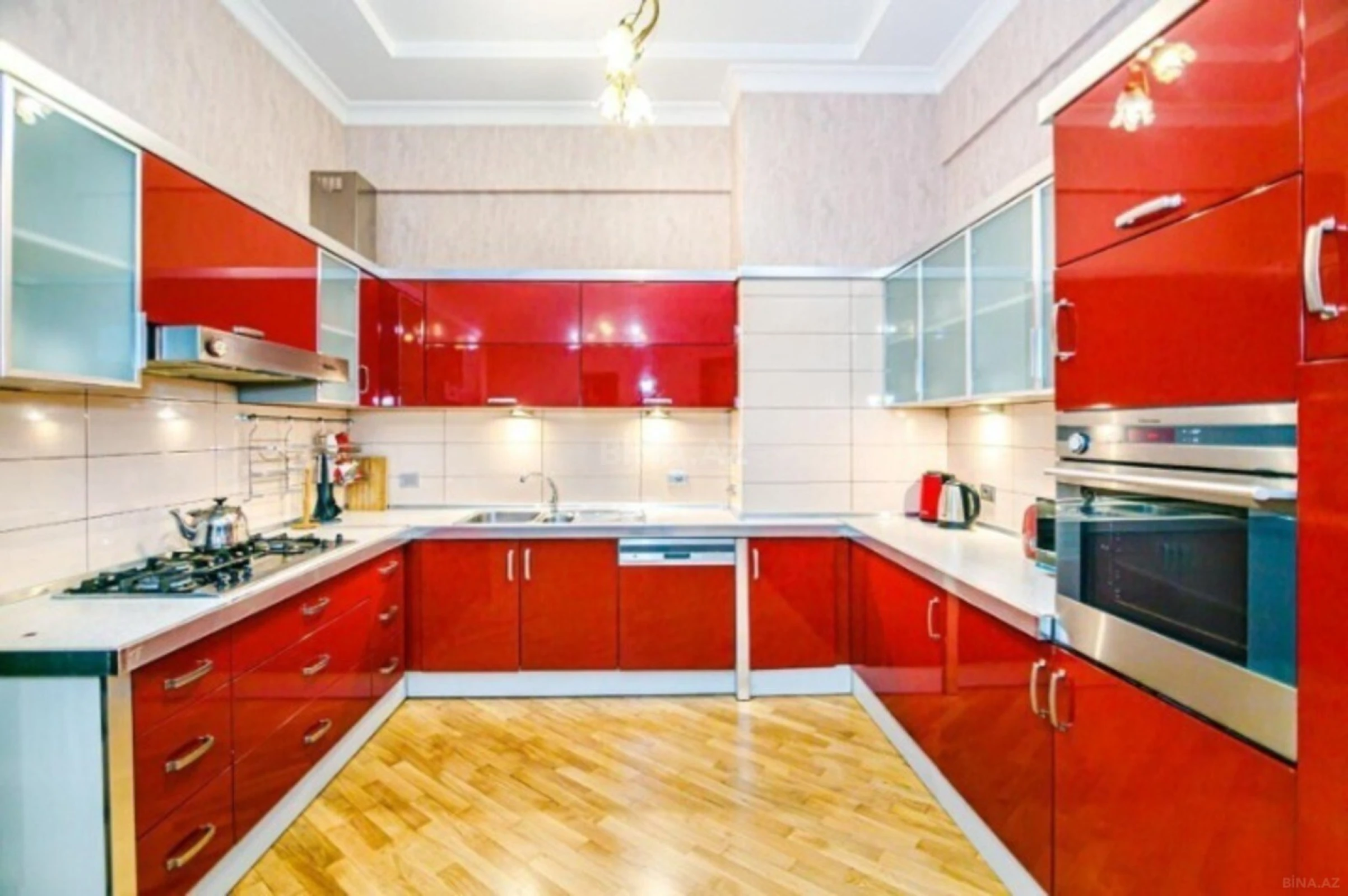 Satılır 5 otaqlı mənzil 360 m²
