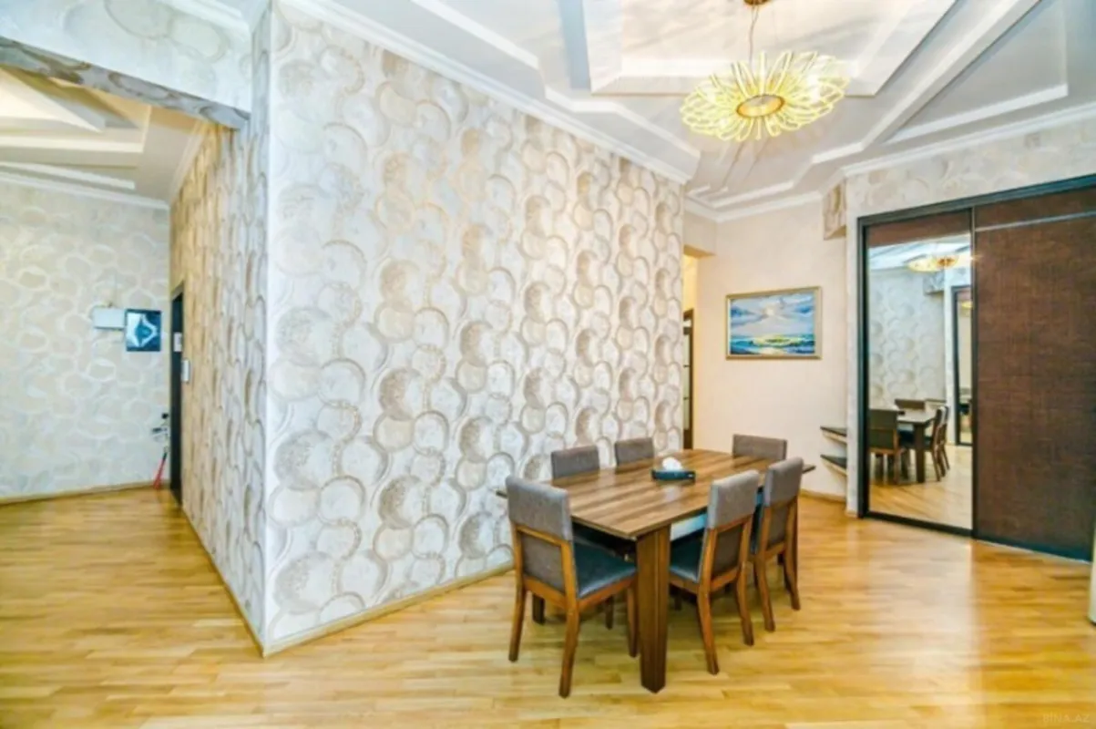 Satılır 5 otaqlı mənzil 360 m²