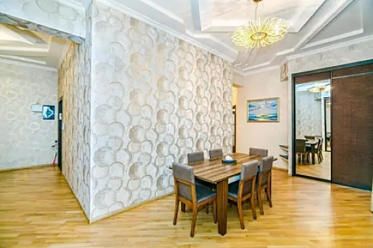 Satılır 5 otaqlı mənzil 360 m²