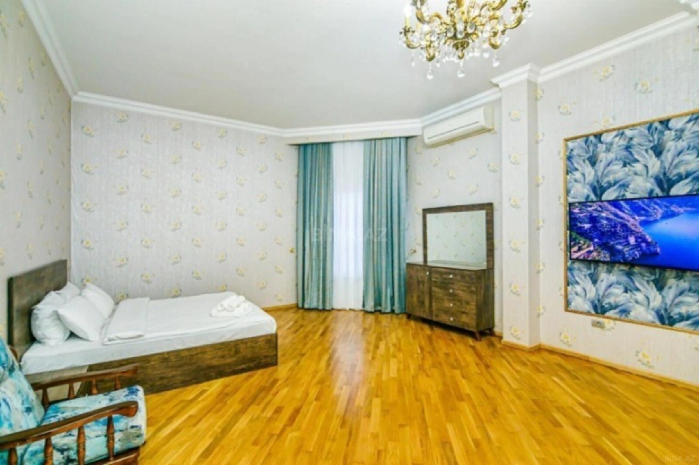 Satılır 5 otaqlı mənzil 360 m²