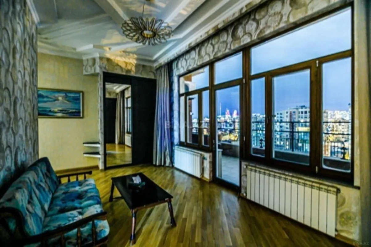 Satılır 5 otaqlı mənzil 360 m²