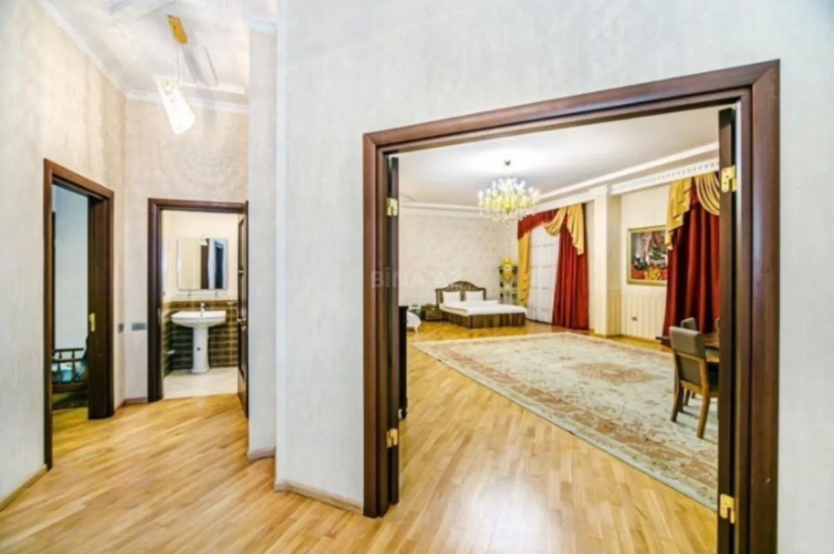 Satılır 5 otaqlı mənzil 360 m²