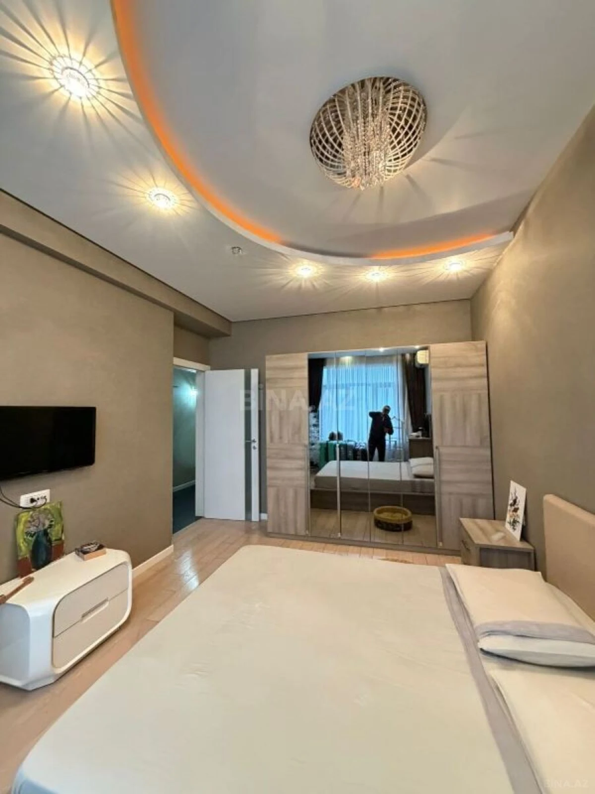 Satılır 3 otaqlı mənzil 160 m²
