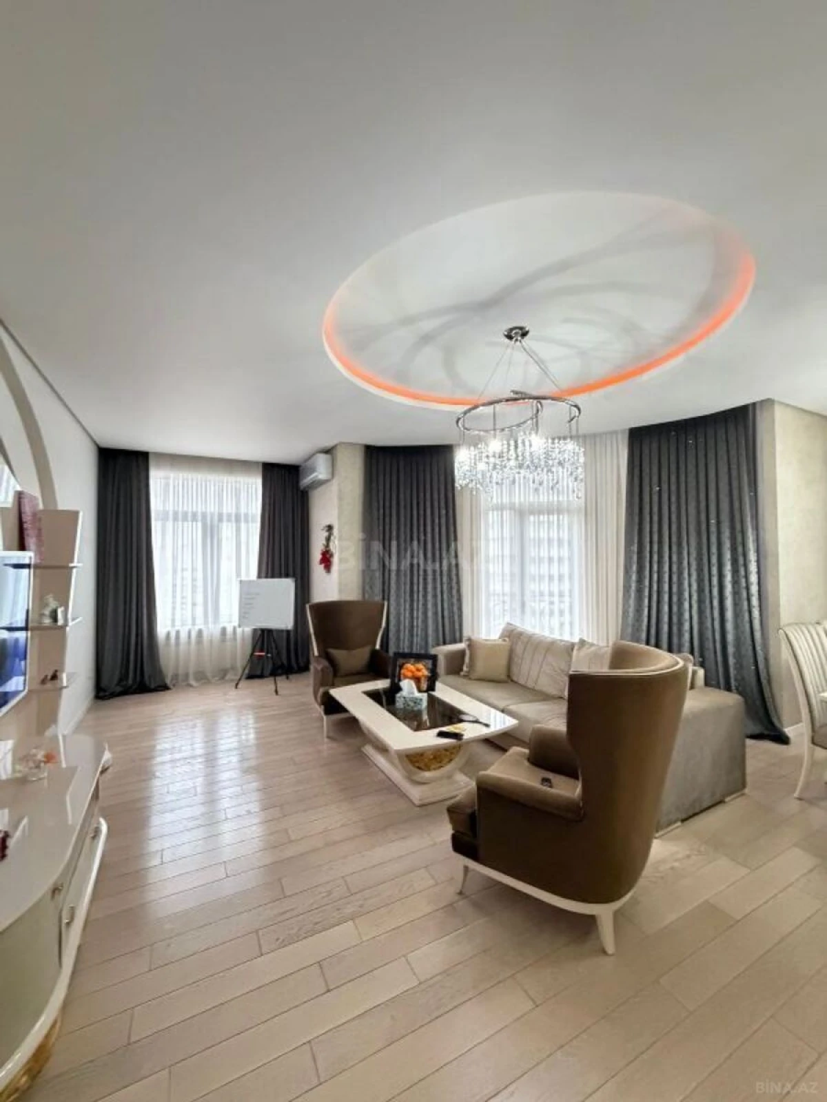Satılır 3 otaqlı mənzil 160 m²