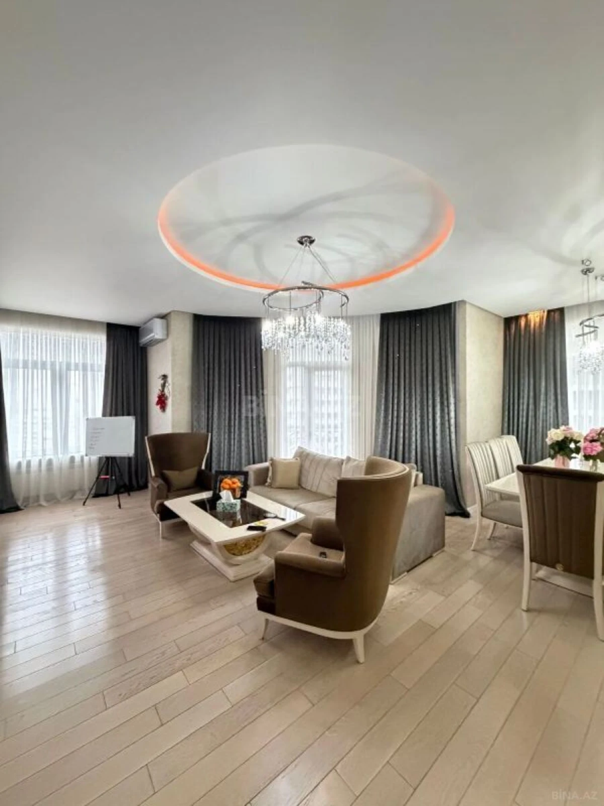 Satılır 3 otaqlı mənzil 160 m²