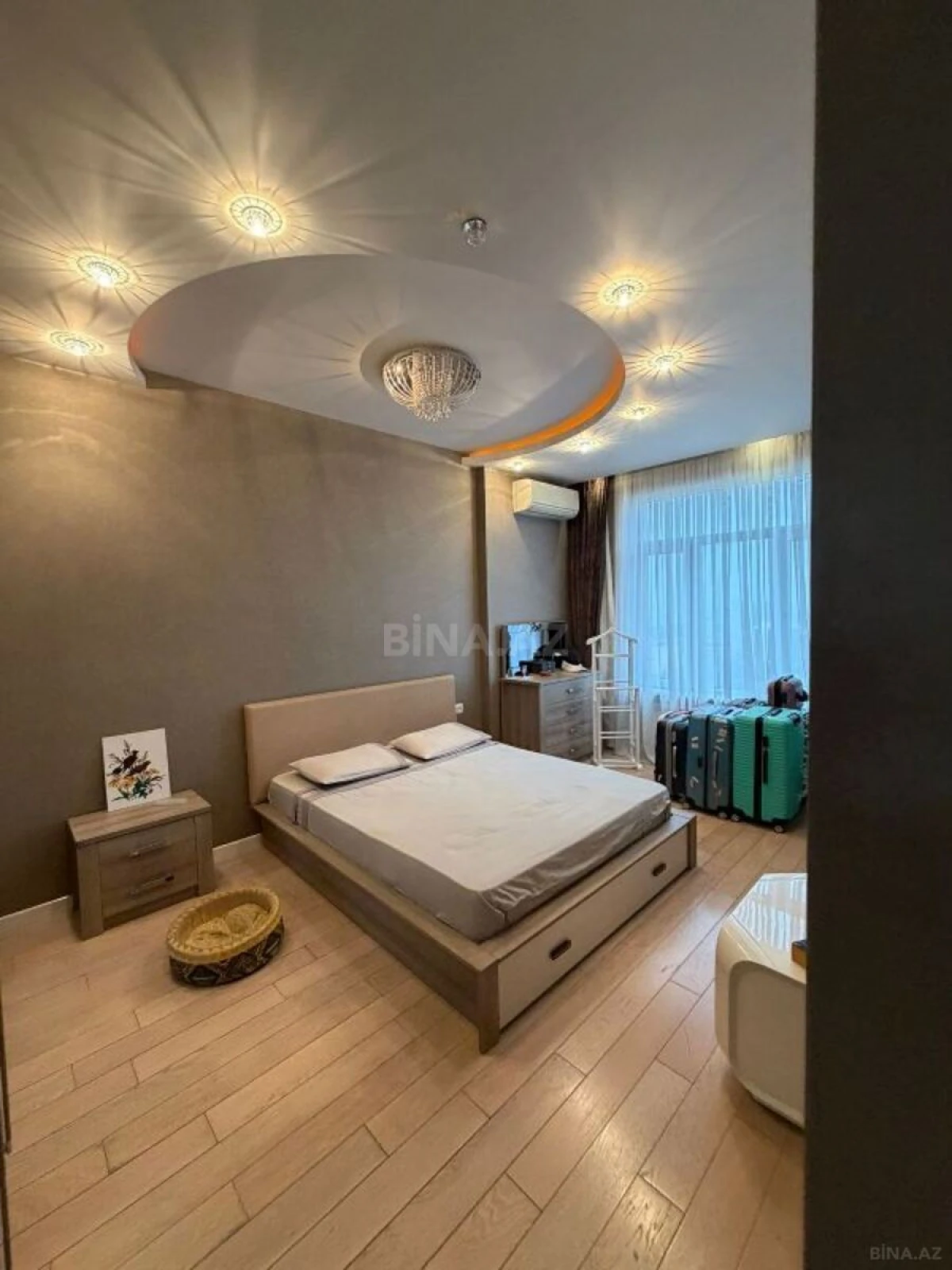 Satılır 3 otaqlı mənzil 160 m²